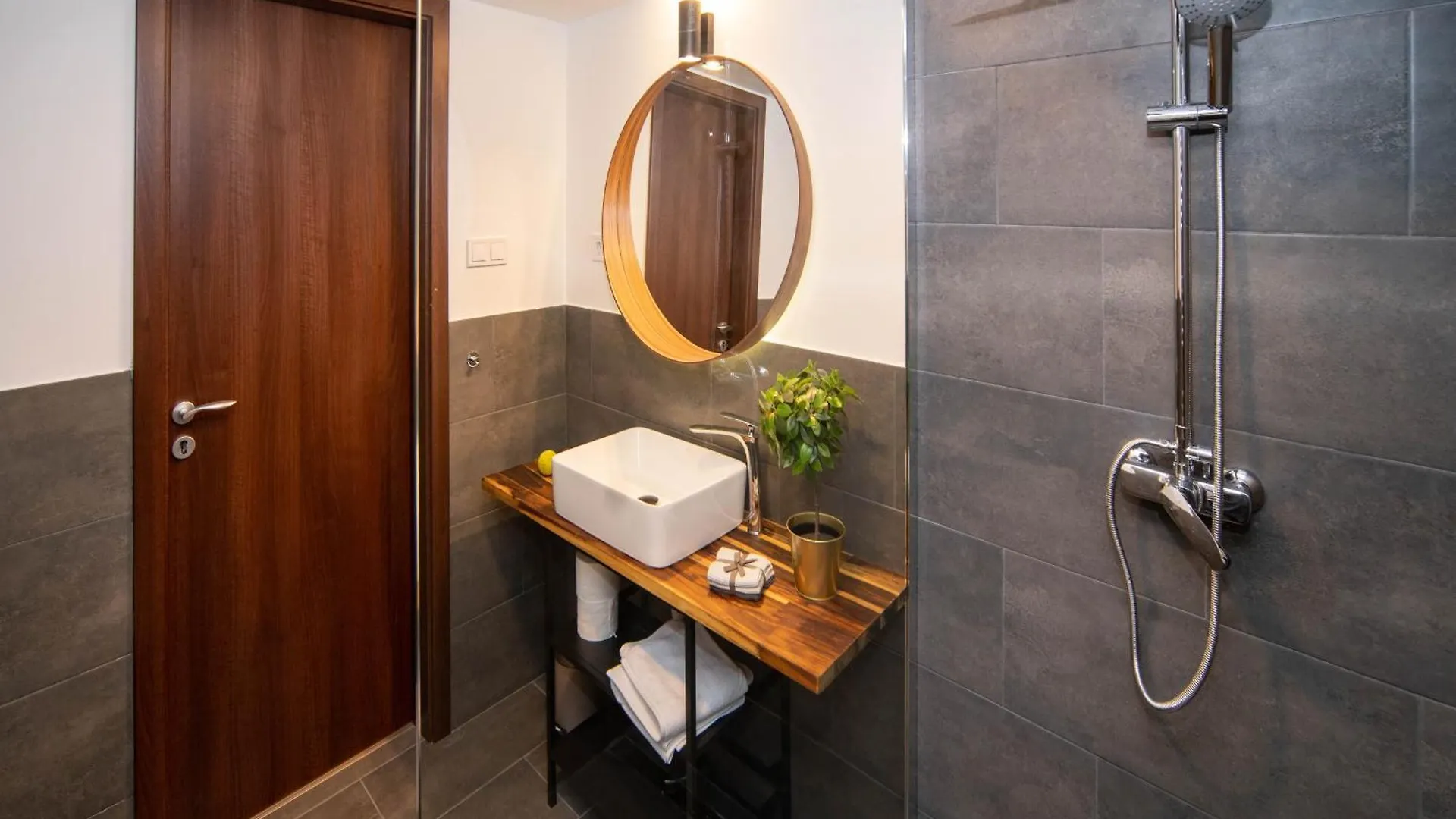 Free Parking -Corvin Palace Residence-3Bdrm,6Ppl,Wifi,Ac ブダペスト アパート