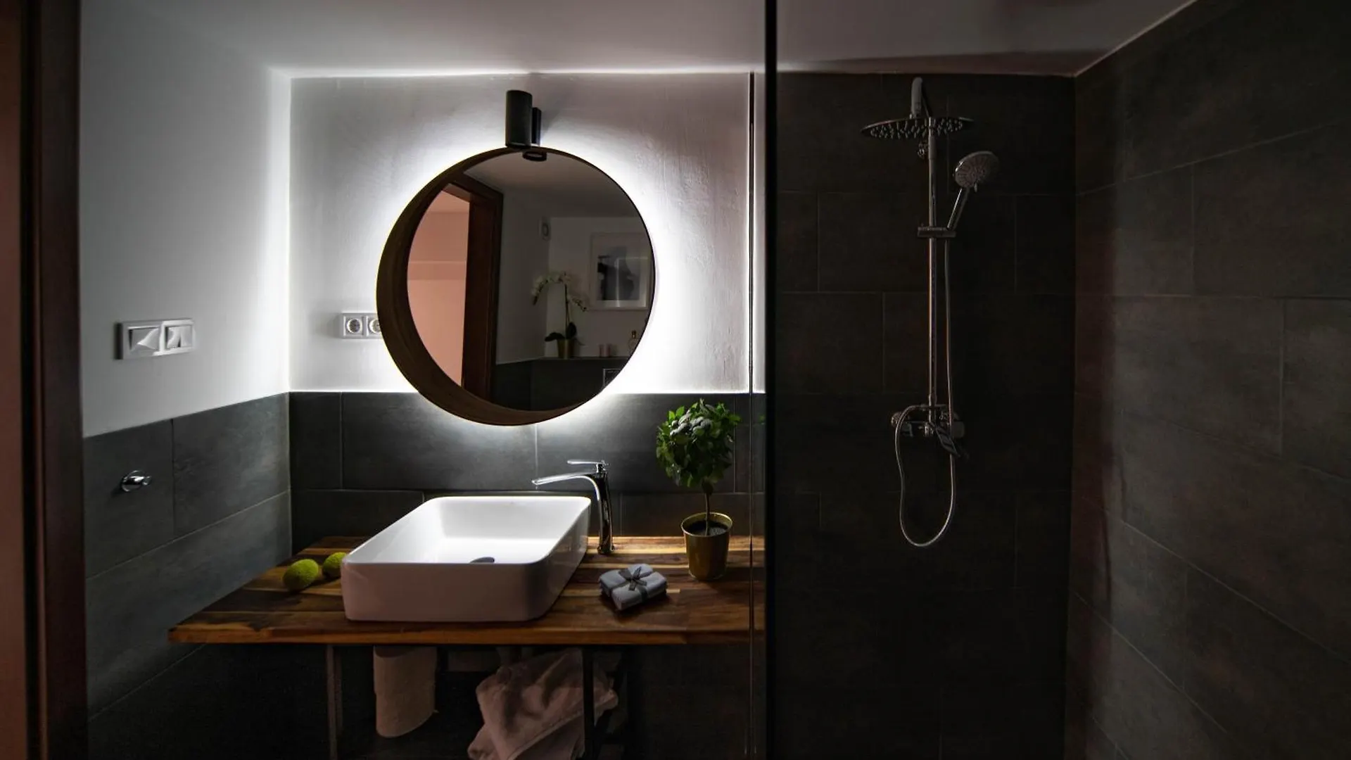 アパート Free Parking -Corvin Palace Residence-3Bdrm,6Ppl,Wifi,Ac ブダペスト ハンガリー