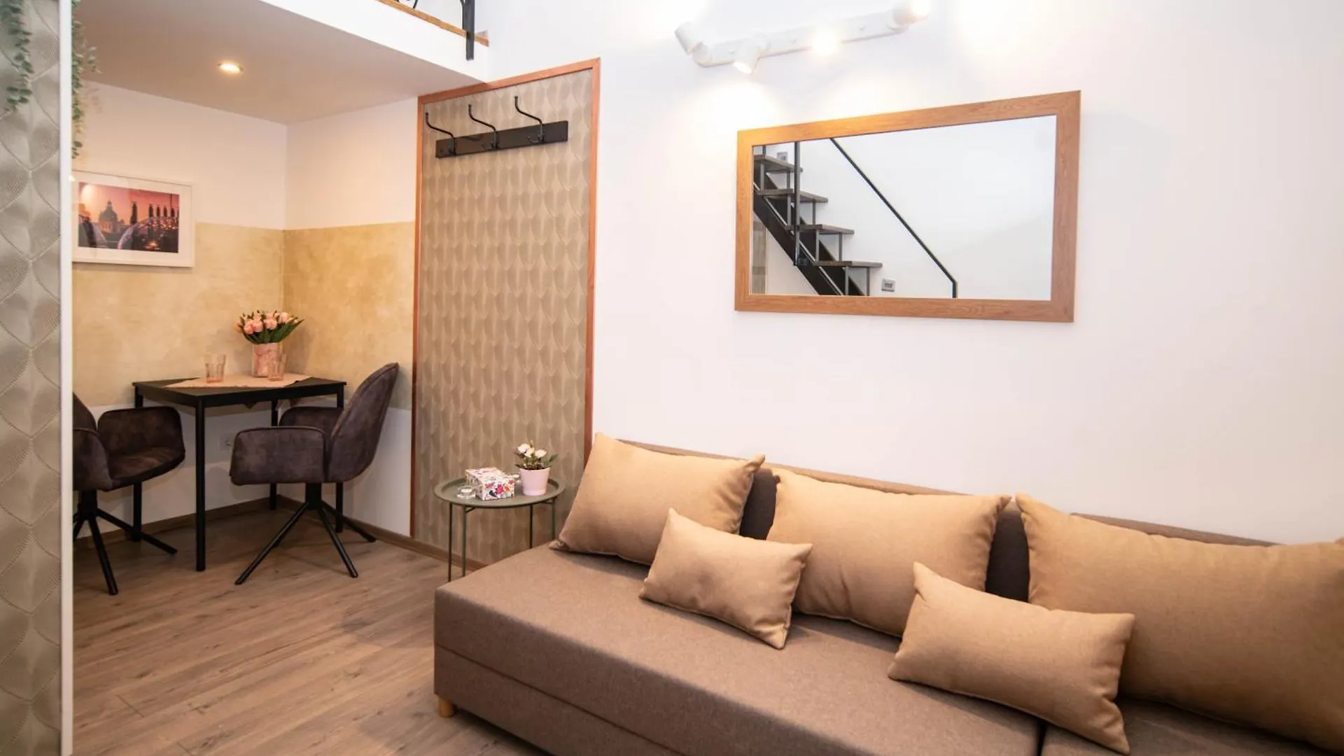 Free Parking -Corvin Palace Residence-3Bdrm,6Ppl,Wifi,Ac ブダペスト アパート