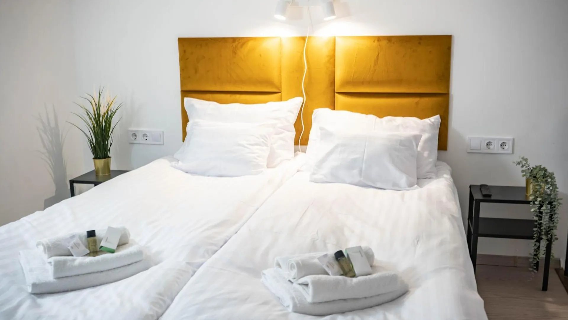 Free Parking -Corvin Palace Residence-3Bdrm,6Ppl,Wifi,Ac ブダペスト アパート